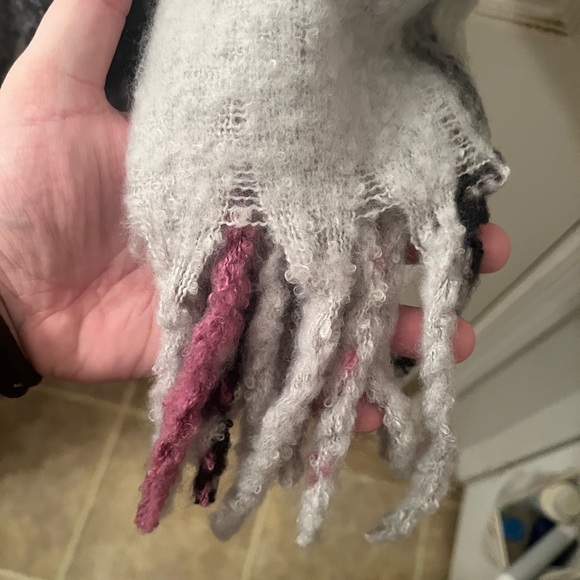 Elegant Pink and Black Checkered Women's Scarf - Picture 4 of 7